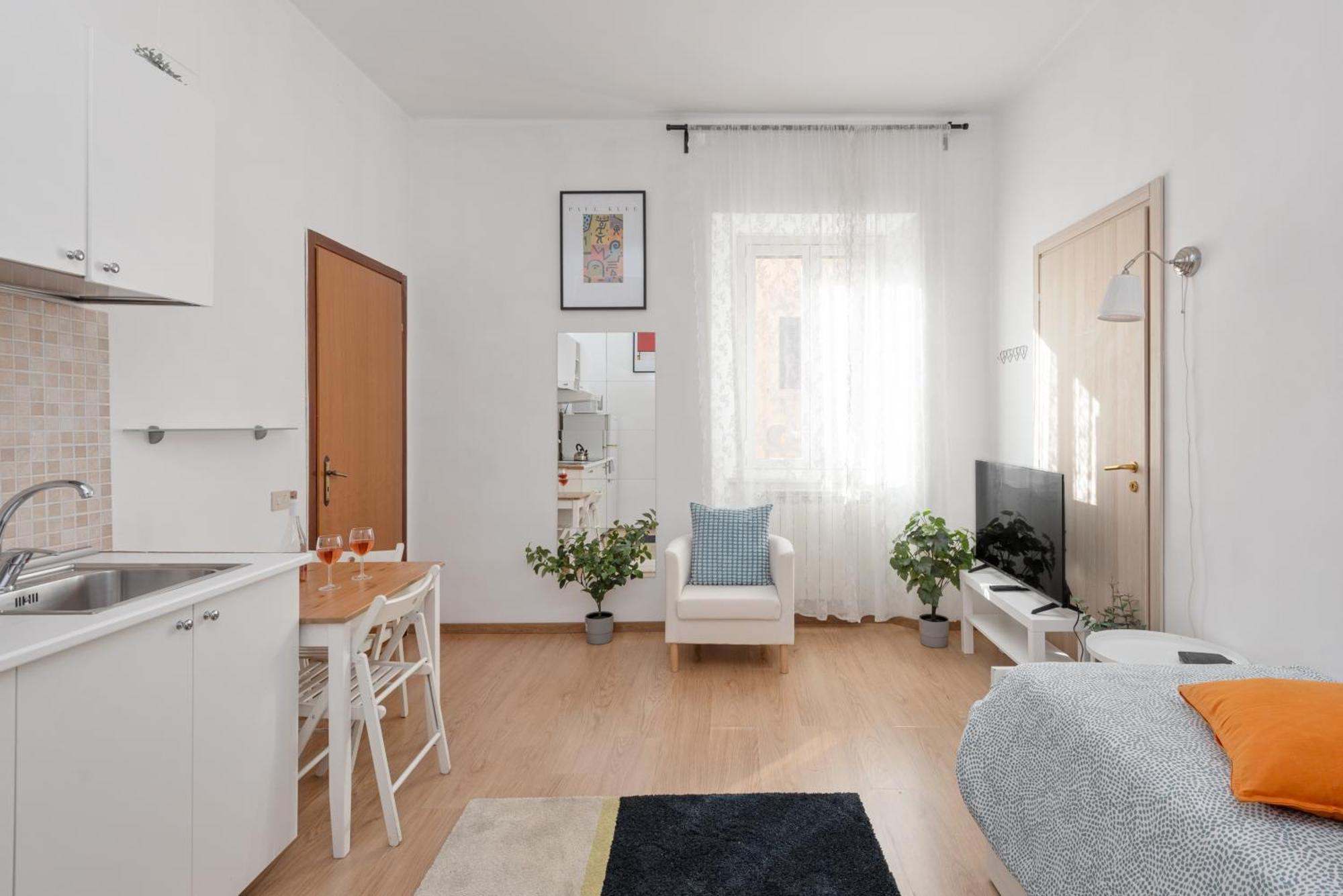 Central Little Basic Apartment Rom Exterior foto