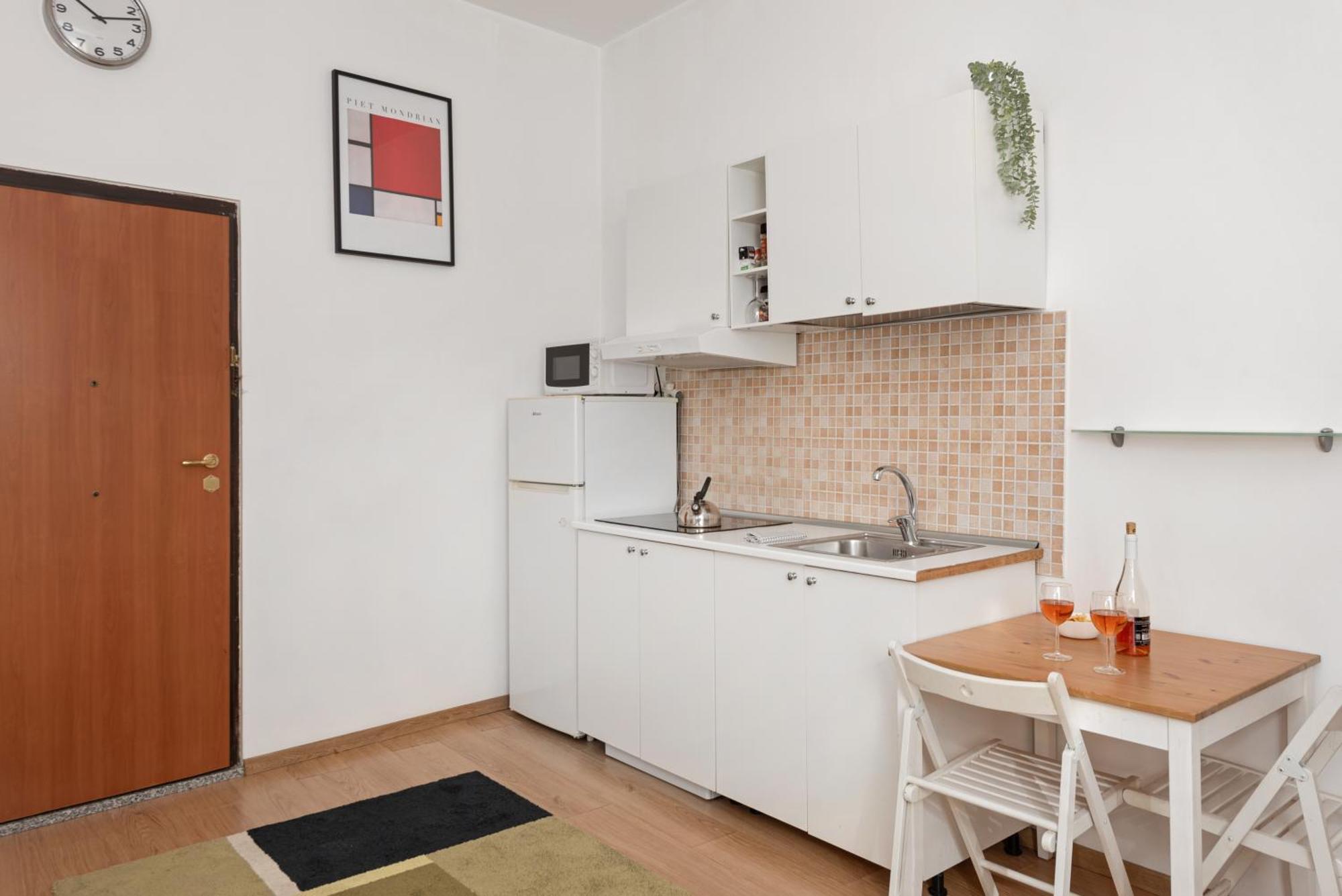 Central Little Basic Apartment Rom Exterior foto